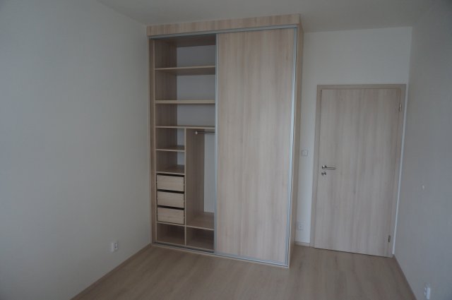 Vestavěné skříně