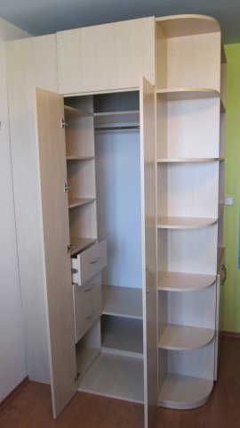 Vestavěné skříně