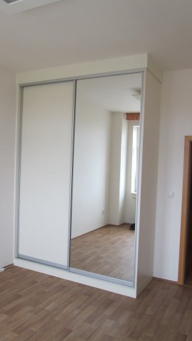 Vestavěné skříně