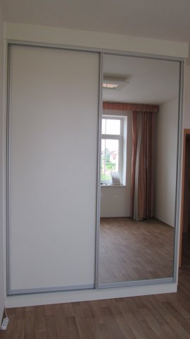 Vestavěné skříně