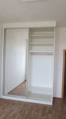 Vestavěné skříně