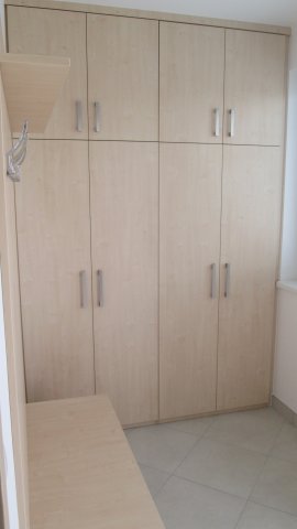 Vestavěné skříně