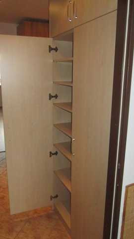 Vestavěné skříně