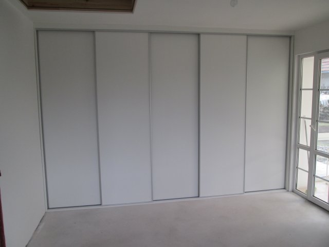 Vestavěné skříně