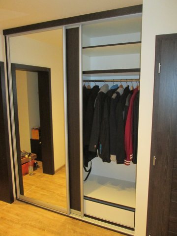 Vestavěné skříně