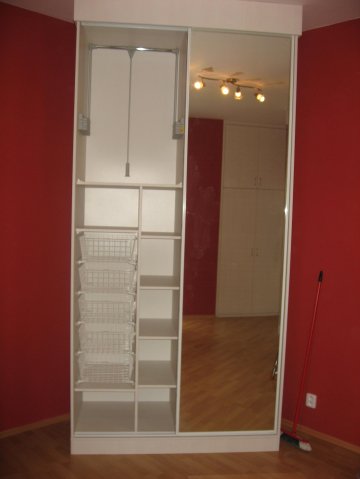 Vestavěné skříně