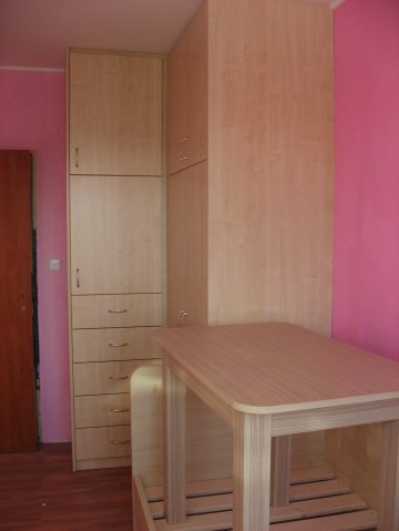 Vestavěné skříně