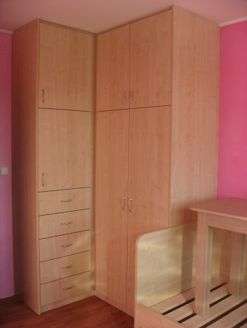 Vestavěné skříně