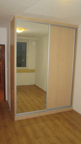 Vestavěné skříně