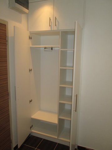 Vestavěné skříně