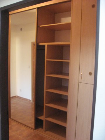 Vestavěné skříně